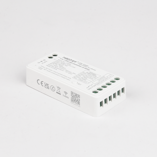 <b>SPIR5 </b><br />5 in 1 SPI LED Controller (2.4GHz) - Imagen 2